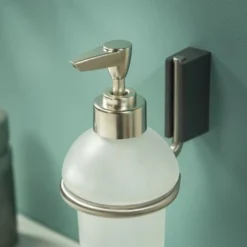 Tiger Zeepdispenser Cliqit Hangend Donkergrijs RVS 2 Tiger Zeepdispenser Cliqit Hangend Donkergrijs RVS -Badkamerwinkel Voor Thuis 123 2081