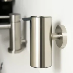 Tiger Zeepdispenser Boston Hangend Geborsteld RVS 2 Tiger Zeepdispenser Boston Hangend Geborsteld RVS -Badkamerwinkel Voor Thuis 123 2110