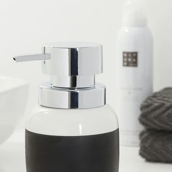 Sealskin Zeepdispenser Sphere porcelein zwart Sealskin Zeepdispenser Sphere Porcelein Zwart -Badkamerwinkel Voor Thuis 123 2288